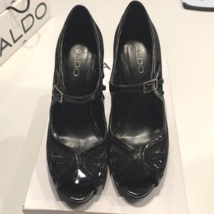 Aldo Ebberts Black suede peep toe shoes